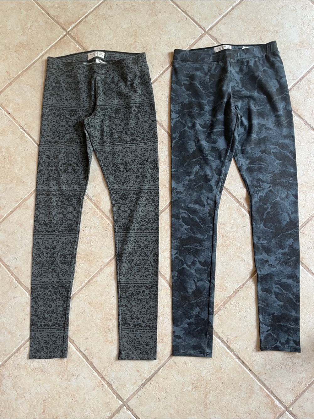 vintage y2k Abercrombie & fitch size small (2) patterned legging -see desc